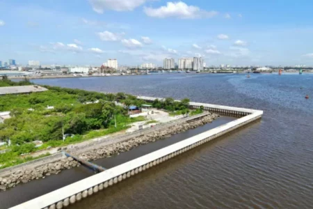 Brantas Abipraya Bangun Tanggul NCICD di Jakarta Tangkal Rob Tanggul Ancol