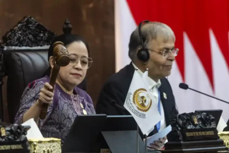 Pimpin Sidang Parlemen OKI, Puan Maharani: Islam Miliki Modal Jadi Kekuatan Baru Dunia Puan Maharani pimpin Sidang Parlemen OKI ke-26 di Jakarta, tegaskan Islam punya modal jadi kekuatan baru dunia lewat persatuan dan peradaban maju.