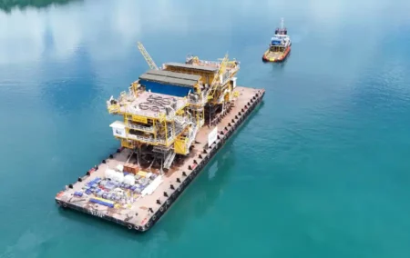 PHM Gelar Seremoni Sail Away Topside Platform Proyek SNB AOI 1-3-5
