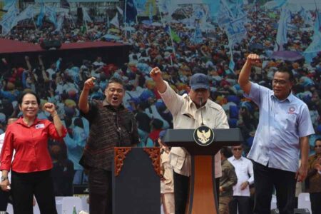 Hari Buruh, Presiden Prabowo Umumkan Dewan Kesejahteraan Buruh dan Satgas PHK Presiden Prabowo umumkan pembentukan Dewan Kesejahteraan Buruh dan Satgas PHK sebagai komitmen perlindungan pekerja di Hari Buruh 1 Mei 2025.