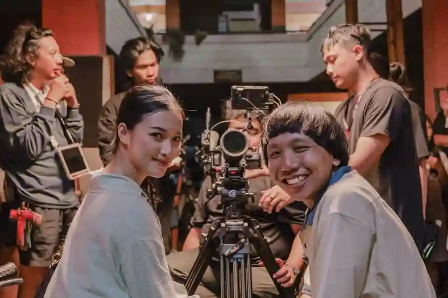 Semalam Suntuk Rilis Video Klip Matur Suwun, Balutan Koplo Modern Sarat Makna Cinta dan Restu Semalam Suntuk rilis video klip “Matur Suwun”, lagu koplo modern berbahasa Jawa yang mengangkat perjuangan cinta dan restu orang tua.