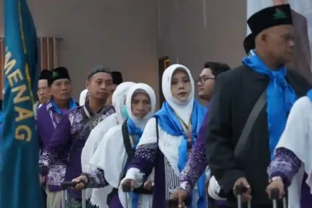 Embarkasi Surabaya susun kloter haji 2025 berdasarkan syarikah, bukan wilayah asal. Diterapkan mulai 9 Mei sesuai permintaan Pemerintah Arab Saudi.