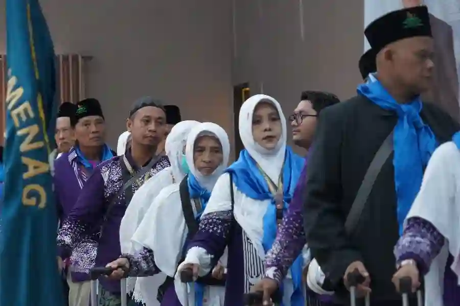 Embarkasi Surabaya Susun Kloter Haji Berdasarkan Syarikah, Mulai Diterapkan 9 Mei 2025 Embarkasi Surabaya susun kloter haji 2025 berdasarkan syarikah, bukan wilayah asal. Diterapkan mulai 9 Mei sesuai permintaan Pemerintah Arab Saudi.