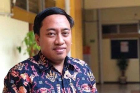 Putu Aditya Ferdian Ariawantara SIP MKP, dosen Administrasi Publik Universitas Airlangga