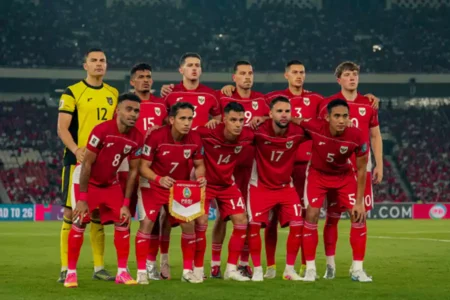 Timnas Indonesia dengan jersey merah menyala. [Foto: PSSI]