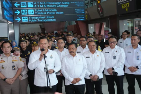 Pemerintah Uji Coba Sistem All Indonesia untuk Permudah Proses Kedatangan Penumpang Internasional Agus Harimurti Yudhoyono
