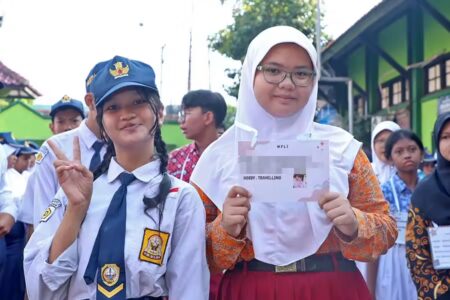 MPLS di Surabaya berlangsung ramah dan menggembirakan. Dispendik tekankan pembentukan karakter dan pencegahan bullying sejak hari pertama.