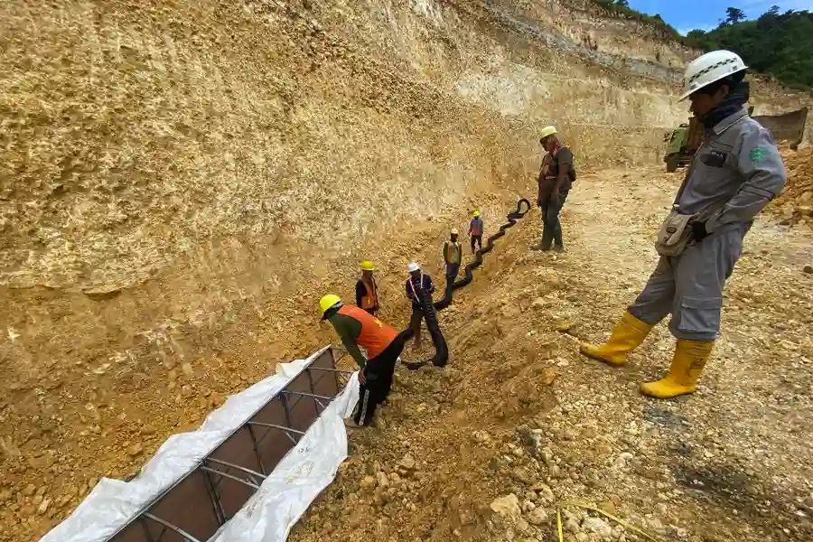 Brantas Abipraya Percepat Pembangunan Jalan Lintas Selatan Lot 3 di Blitar untuk Dukung Konektivitas Jawa Timur Brantas Abipraya percepat pembangunan JLS Lot 3 di Blitar demi wujudkan konektivitas antardaerah dan dukung pertumbuhan ekonomi Jawa Timur.
