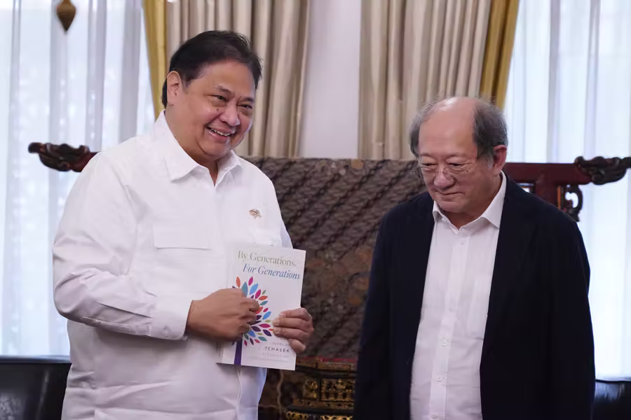 Airlangga Hartarto Ajak Temasek Perluas Investasi di Indonesia dan Bahas Pengembangan Industri Hijau Menteri Airlangga Hartarto saat menerima kunjungan Chairman of Singtel dan Temasek Board Members Lee Theng Kiat