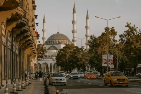 RI Siapkan 15 Ribu Pekerja Migran untuk Turki di 2026, Mayoritas di Sektor Perhotelan Ilustrasi Kota Ankara di Turki (foto: Beyzanur K./unsplash)