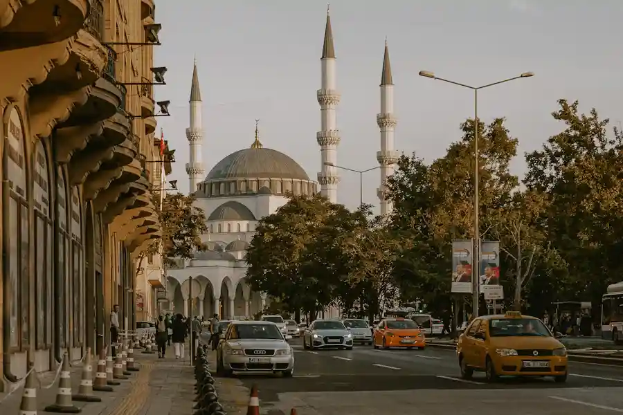 RI Siapkan 15 Ribu Pekerja Migran untuk Turki di 2026, Mayoritas di Sektor Perhotelan Ilustrasi Kota Ankara di Turki (foto: Beyzanur K./unsplash)