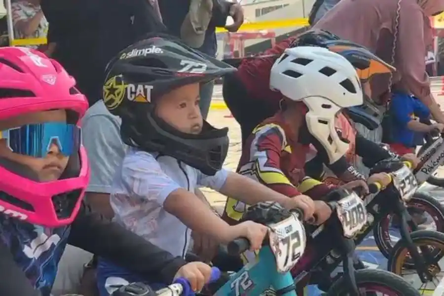Gemas, Ratusan Balita Adu Kecepatan di Push Bike Race Mojo Fest 2025 di Mojokerto