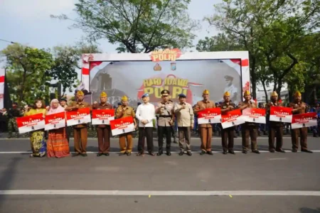 Kapolri Jenderal Listyo Sigit Prabowo memimpin upacara peringatan Hari Juang Polri 2025
