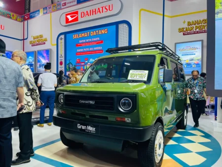 Pameran otomotif GIIAS Surabaya 2025 yang berlangsung di Grand City Convex Surabaya, 27–31 Agustus 2025
