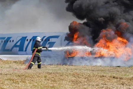 Latihan penanggulangan keadaan darurat (Airport Emergency Exercise)