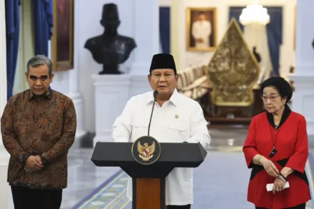 Presiden RI Prabowo bersama Ketua MPR Ahmad Muzani dan Ketua Umum PDI Perjuangan Megawati Soekarnoputri