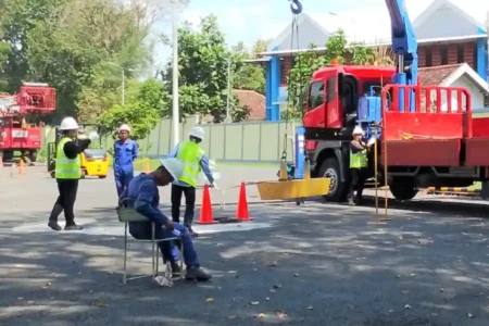 PHSS fasilitasi pelatihan dan sertifikasi rigger bagi pemuda Muara Badak Ilir untuk tingkatkan daya saing di industri migas nasional.