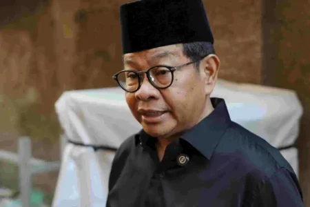 Gubernur DKI Jakarta Pramono Anung saat berkunjung ke rumah duka