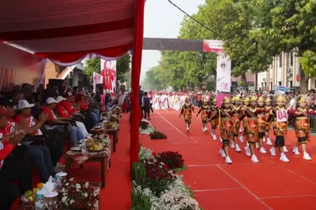 Lomba gerak jalan HUT RI ke-80 di Mojokerto