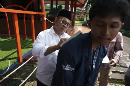 Rektor Universitas Harkat Negeri (UHN), Sudirman Said