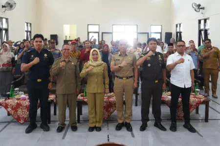 Wali Kota Mojokerto Ika Puspitasari ajak warga waspadai peredaran rokok ilegal dan dorong pembelian rokok legal untuk dukung pendapatan negara.