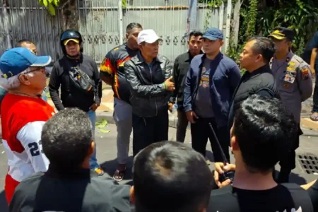 Polrestabes Surabaya berhasil meredam bentrokan dua kelompok di Embong Malang.