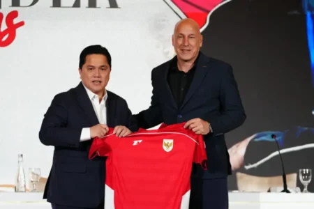 Erick Thohir bersama Alexander Thijs Jetse Zwiers, Direktur Teknik PSSI