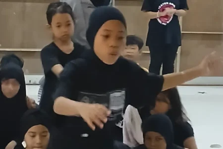 BMS Rayakan 50 Tahun Berkarya, Hidupkan Legenda Nusantara Lewat Teater Anak Pementasan Teater Anak “Hikayat Anak yang Sombong” di ArtSubs 2025 Surabaya