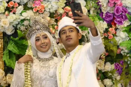 Salah satu pasangan peserta Isbat Nikah Massal di Surabaya