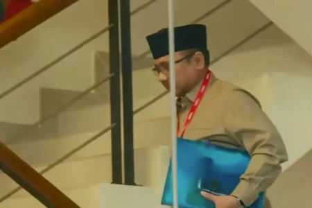 Yaqut Cholil Qoumas, Mantan Menteri Agama RI, saat memenuhi panggilan KPK untuk memberikan penjelasan terkait dugaan korupsi pembagian kuota haji khusus tahun 2024