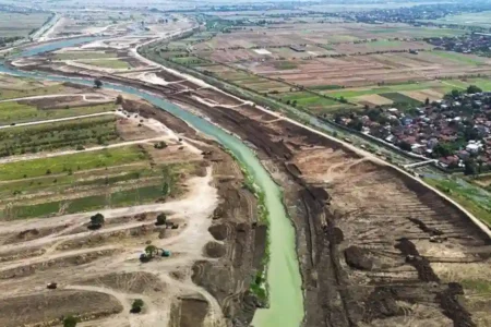 Brantas Abipraya kembangkan Sungai Wulan untuk atasi banjir dan dukung pertanian di Kudus, Demak, dan Jepara, targetkan rampung Agustus 2026.