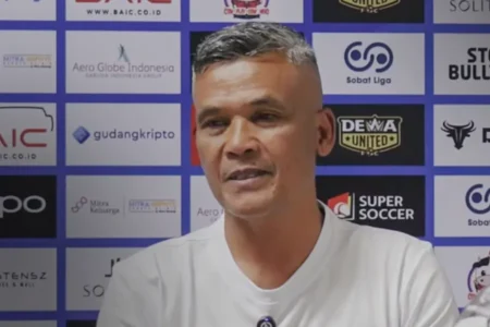 Malut United Tumbangkan Dewa United 3-1, Hendri Susilo Jawab Keraguan Publik Pelatih Malut United, Hendri Susilo