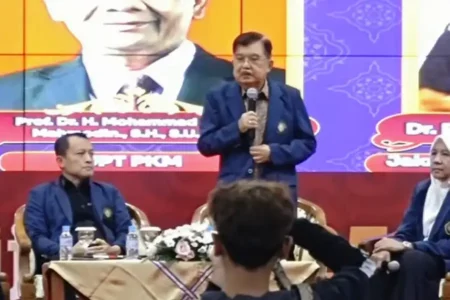 Jusuf Kalla Bekali Mahasiswa Baru Universitas Brawijaya Malang Jusuf Kalla saat memberikan pembekalan di depan mahasiswa baru Universitas Brawijaya (UB) Malang (foto: Dok RAJA Brawijaya)