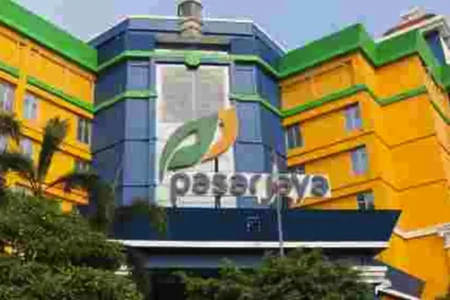 Pemprov DKI Jakarta relokasi pedagang Barito ke Pasar Jaya dengan bebas biaya sewa tiga bulan selama penataan kawasan.