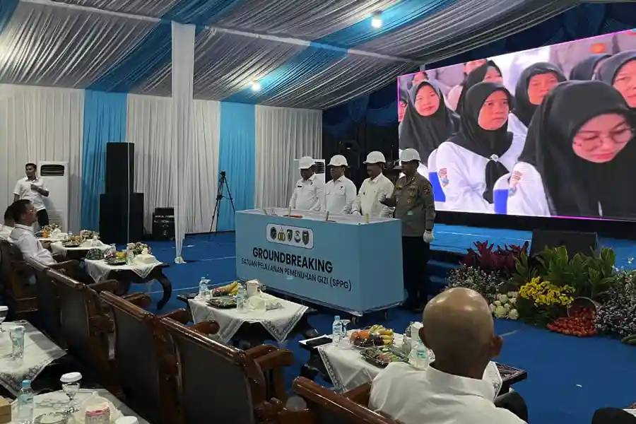Polri Bangun SPPG di Madiun, Pastikan Makanan Bergizi dan Aman untuk 4.103 Siswa Polri bangun SPPG di Madiun untuk layani 4.103 siswa penerima program Makan Bergizi Gratis dengan standar keamanan pangan ketat.