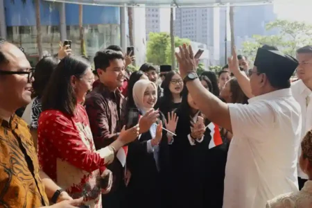 Mahasiswa Indonesia di Singapura saat bertemu Presiden Prabowo di National Day Singapore.