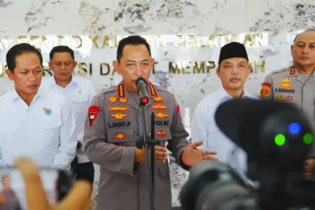 Kapolri Jenderal Listyo Sigit Prabowo saat memberikan penjelasan di depan awak media, terkait jumlah hotspot atau titik api kebakaran hutan dan lahan di wilayah Kalimantan Barat