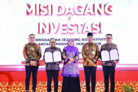 Bank Jatim dan Bank Lampung teken MoU KUB, suntikan modal Rp100 miliar untuk memperkuat sinergi keuangan daerah dan dukung UMKM.