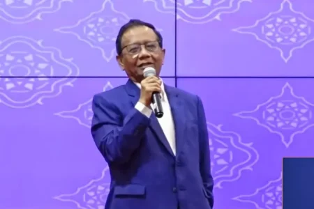 Mahfud MD dan Jamwas Kejagung Bekali Maba Universitas Brawijaya Malang Mahfud MD saat menghadiri sesi pembekalan mahasiswa baru Universitas Brawijaya Malang