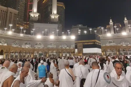 Jemaah haji di Masjidil Haram pada musim haji 2024 (foto: Ainur Rohim/beritajatim.id)