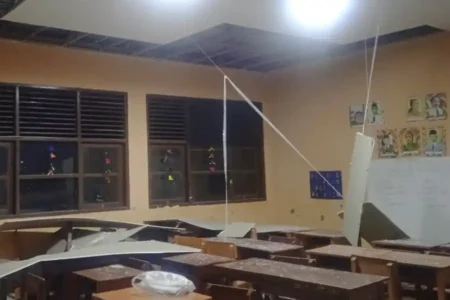 Kerusakan di sevuah SD setelah gempa