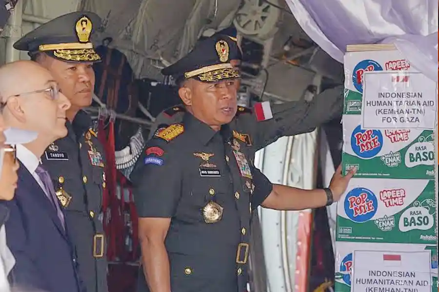 Panglima TNI: Misi Kemanusiaan ke Gaza Bukti Peran Aktif Indonesia di Dunia Panglima TNI lepas Satgas Garuda Merah Putih II untuk misi kemanusiaan ke Gaza, bawa 800 ton bantuan lewat operasi airdrop dari Yordania.