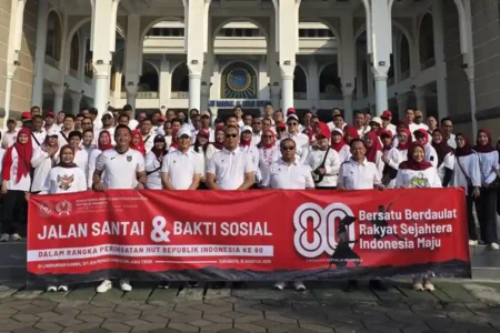 Kanwil Pemasyarakatan Jatim gelar jalan sehat dan bakti sosial sambut HUT RI ke-80