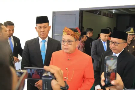 Sekdaprov Jatim Adhy Karyono saat memberikan penjelasan di depan awak media, didampingi Ka Kanwil Ditjenpas Jatim dan jajaran Forkopimda Surabaya dan Sidoarjo