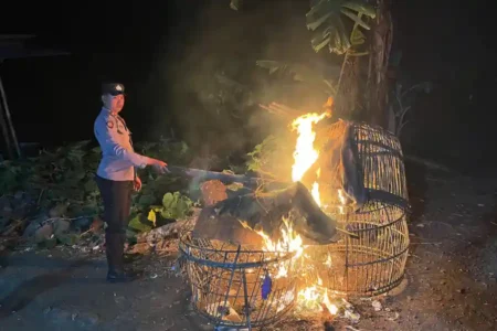 Pemusnahan arena dan alat pendukung judi sabung ayam