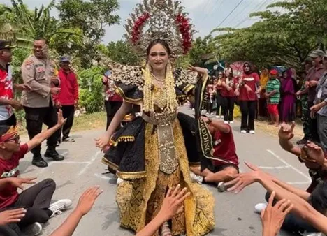 Bukan Sekadar Pawai Budaya, Tapi Perayaan Kemerdekaan yang Membangun Kekompakan foto beritajatim