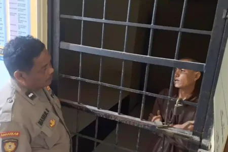 Tersangka Ahmad Syarifuddin, saat berada di Mapolsek Sugio, Kabupaten Lamongan, Kamis (21/8/2025).