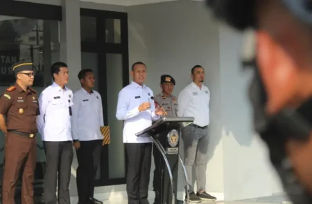 Kakanwil Ditjen Pemasyarakatan Jatim Kadiyono saat memimpin Apel Pagi Bersama