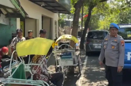 Jaga Kamtibmas, Polresta Banyuwangi gelar patroli dialogis sambil bagikan nasi kotak