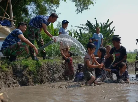 Sumur Bor dan Keceriaan Anak-anak Desa di Pelosok Jombang foto beritajatim.id